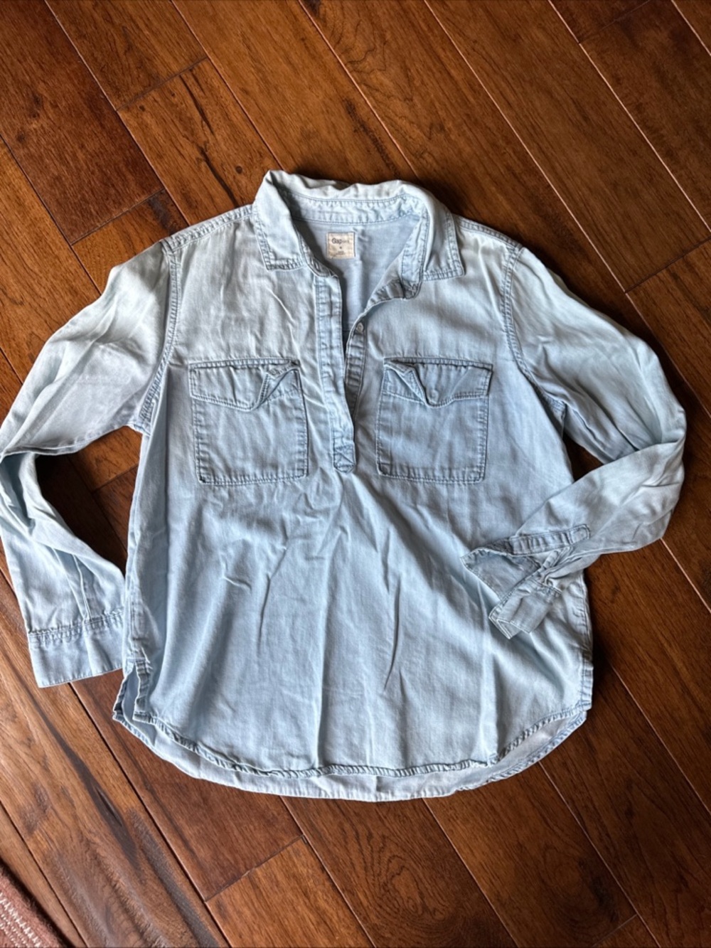 Gap Cotton Faded Denim Popover Shirt Light Indigo Women’s Medium Classic